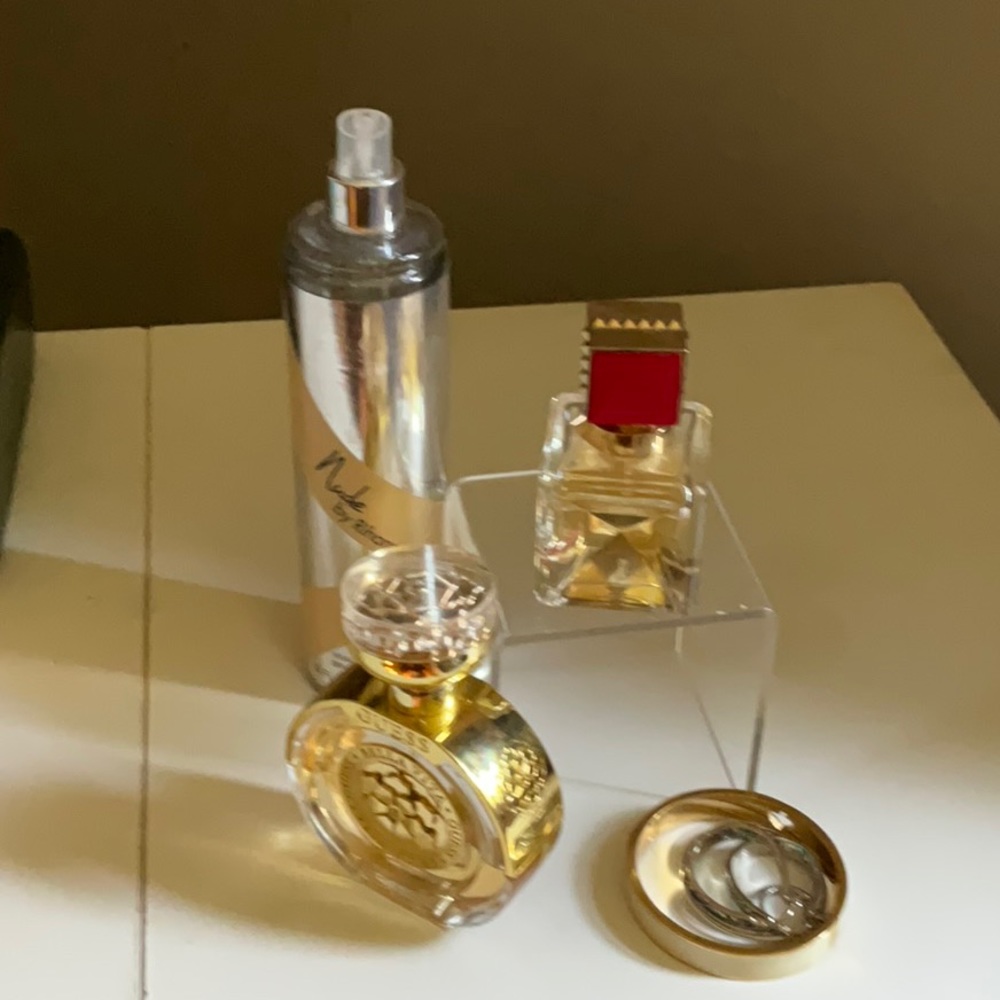 Makeup, jewelry, perfume clear countertop organizer